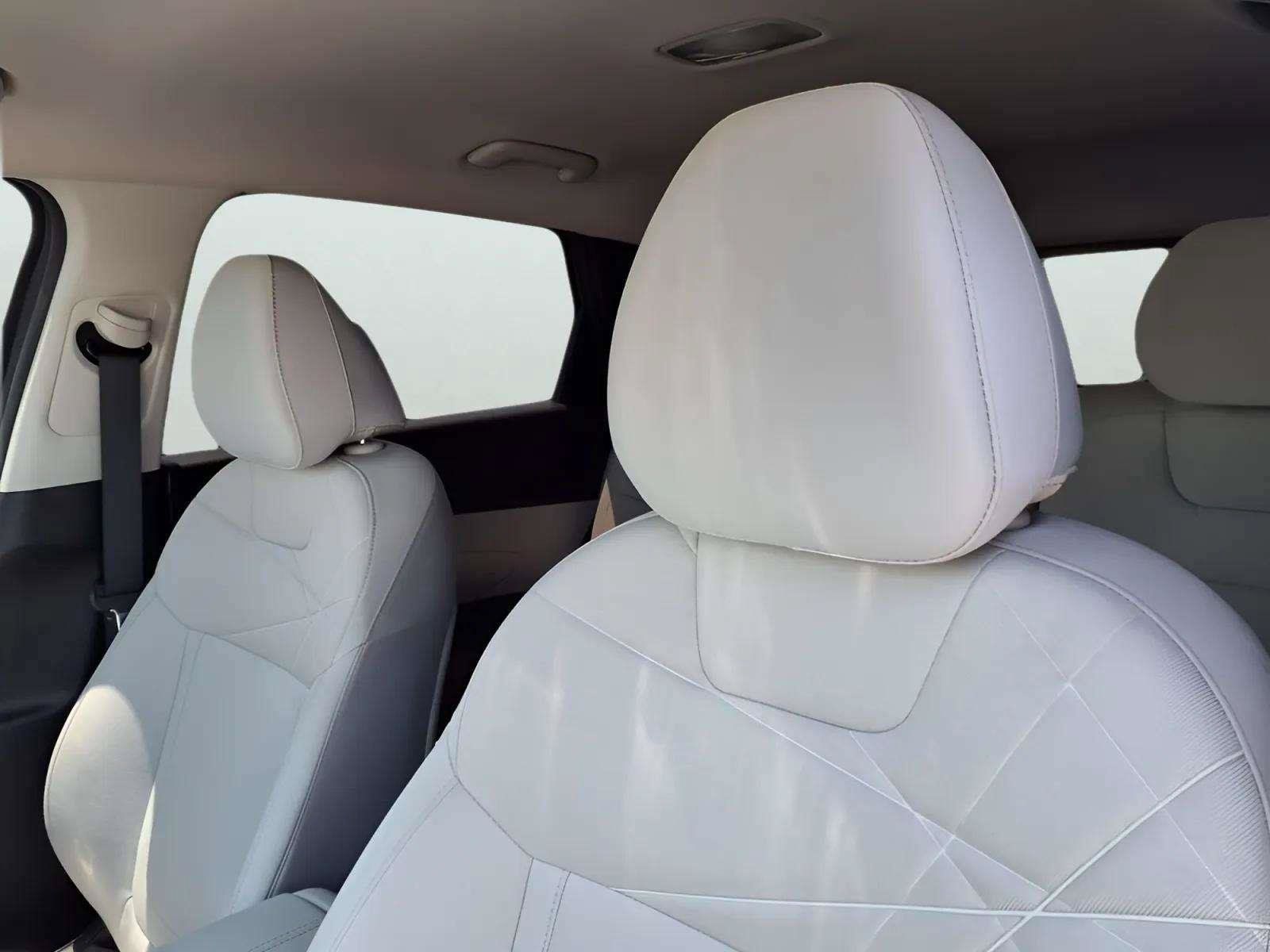 Certified 2025 Hyundai Tucson SE FWD image 15