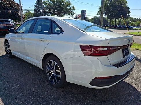 Used 2026 Volkswagen Jetta SE FWD image 4