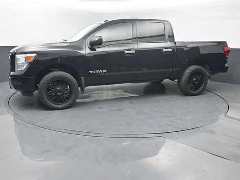 Used 2021 Nissan Titan SV w/ SV Convenience Package RWD image 2