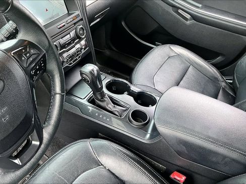 Used 2018 Ford Explorer XLT w/ Equipment Group 202A image 17