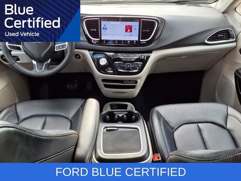 Used 2024 Chrysler Pacifica Touring-L image 9