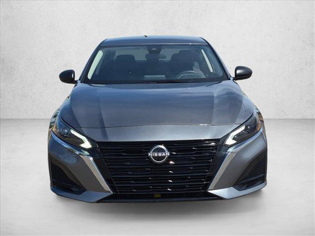 Used 2025 Nissan Altima 2.5 SV FWD image 2
