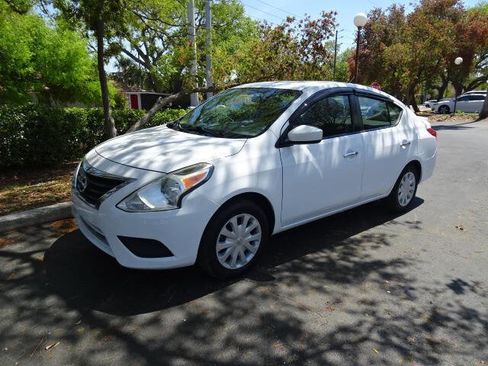 Used 2018 Nissan Versa SV image 1