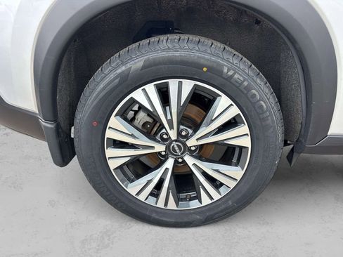 Used 2023 Nissan Rogue SV image 30