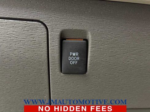 Used 2020 Toyota Sienna XLE FWD image 41