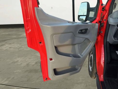 Used 2018 Ford Transit 350 XL image 10