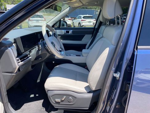 Used 2025 Hyundai Santa Fe SEL FWD image 9