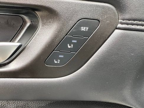 Used 2025 Nissan Pathfinder Platinum w/ Lighting Package (N92) image 32