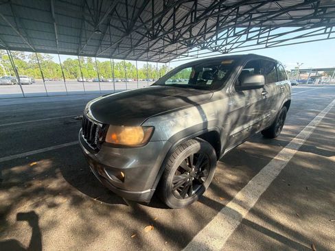 Used 2012 Jeep Grand Cherokee Altitude image 1