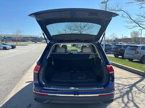Used 2022 Volkswagen Tiguan SE AWD/4WD image 7