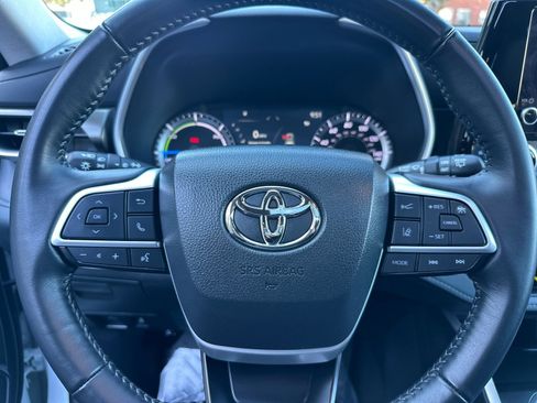 Used 2023 Toyota Highlander XLE image 26