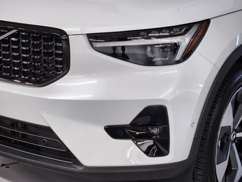Certified 2026 Volvo XC40 B5 Plus AWD/4WD image 12