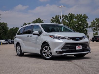 Used 2023 Toyota Sienna Platinum