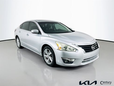 Used 2015 Nissan Altima 2.5 SV w/ Convenience Package FWD image 3