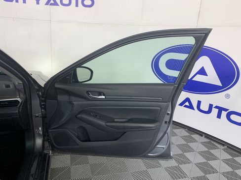Used 2025 Nissan Altima 2.5 SV FWD image 36