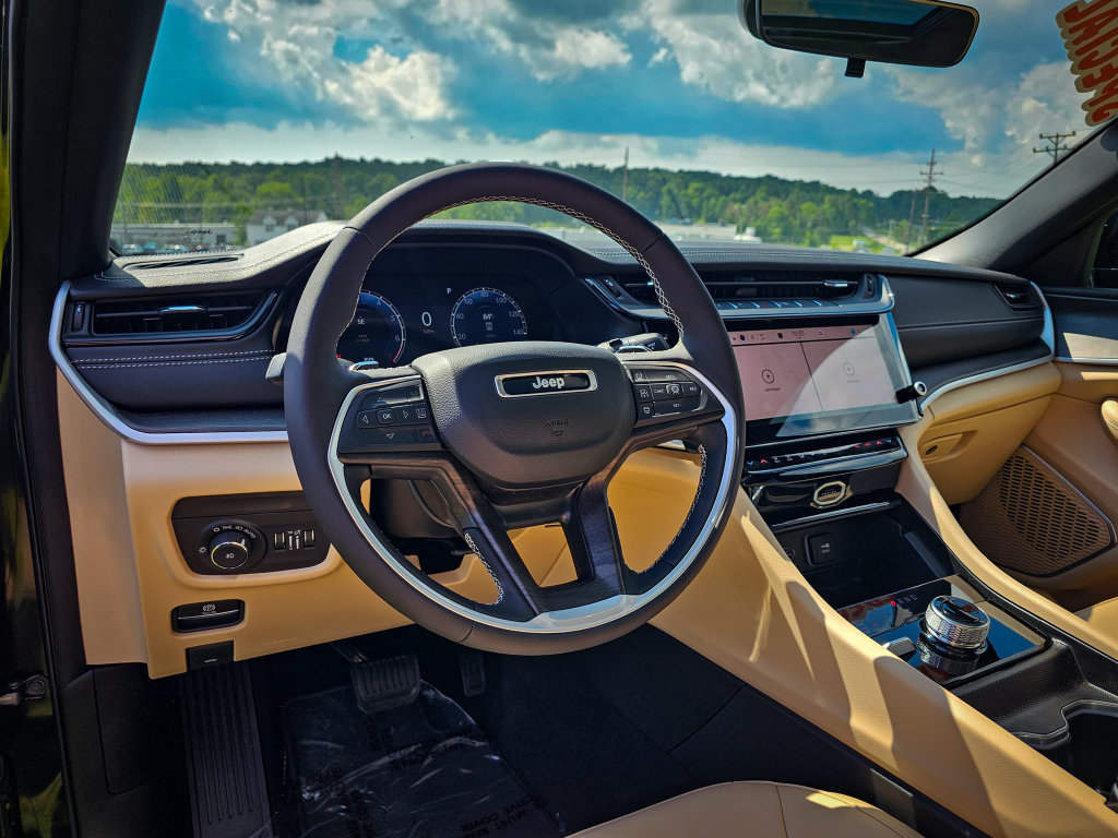 New 2026 Jeep Grand Cherokee Limited AWD/4WD image 13