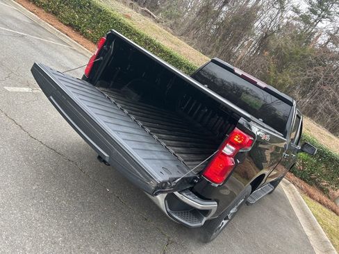 Used 2023 Chevrolet Silverado 1500 LT image 30