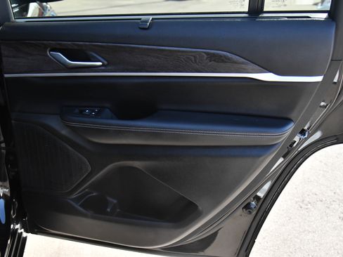 Used 2024 Jeep Grand Cherokee L Limited w/ Luxury Tech Group II image 55