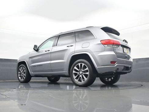 Used 2018 Jeep Grand Cherokee Overland AWD/4WD image 27