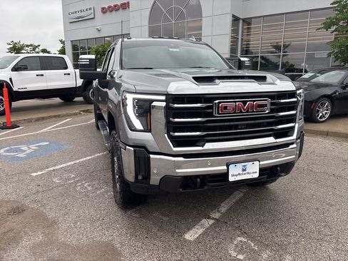 Used 2025 GMC Sierra 2500 SLT w/ SLT Convenience Package AWD/4WD image 8