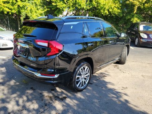 Used 2024 GMC Terrain Denali w/ Denali Premium Package AWD/4WD image 7