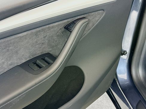 Used 2023 Tesla Model Y Long Range image 18