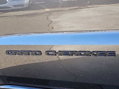 Used 2020 Jeep Grand Cherokee Altitude image 34