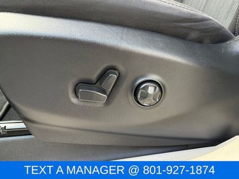 Used 2023 Chrysler Voyager LX FWD image 20