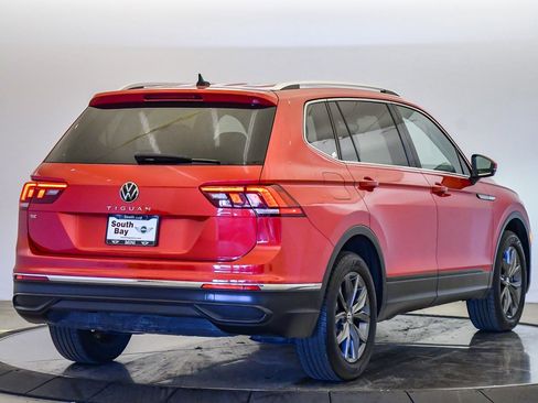 Used 2022 Volkswagen Tiguan SE w/ Panoramic Sunroof Package image 5