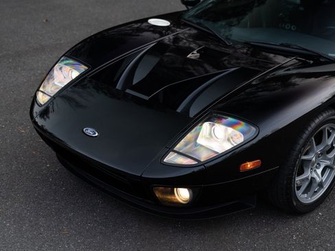 Used 2005 Ford GT RWD image 15