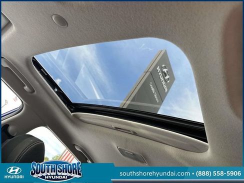Certified 2025 Hyundai Venue SEL FWD image 20