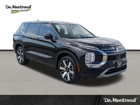 New 2025 Mitsubishi Outlander SE image 3