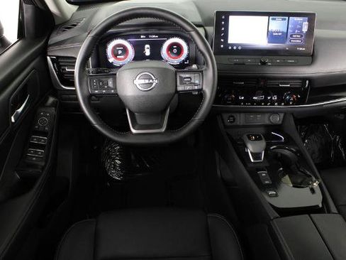 Certified 2026 Nissan Rogue SL FWD image 7