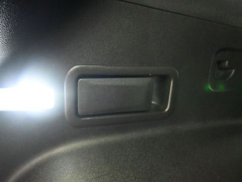 Used 2020 Chevrolet Blazer LT image 46