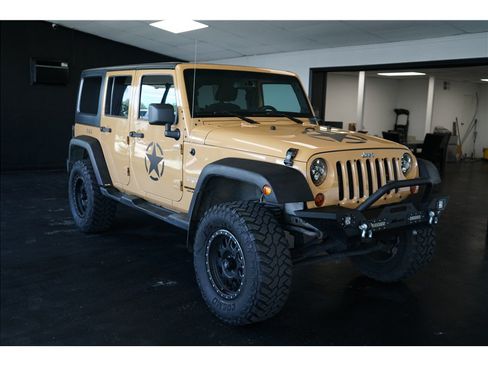 Used 2013 Jeep Wrangler Unlimited Sahara w/ Dual Top Group AWD/4WD image 9