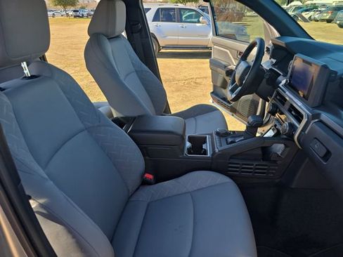 Used 2025 Toyota Tacoma SR5 image 9