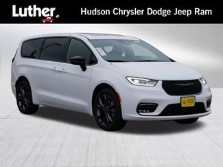 New 2026 Chrysler Pacifica Select video 1