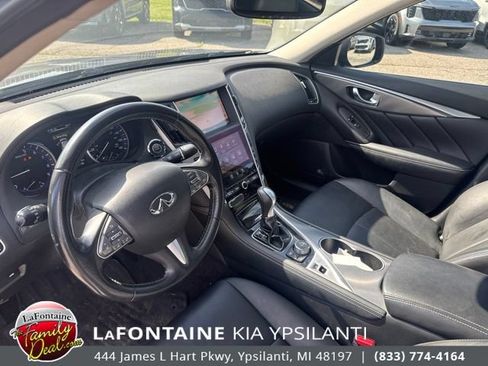 Used 2017 INFINITI Q50 Signature Edition w/ All Weather Package (L93) AWD/4WD image 8