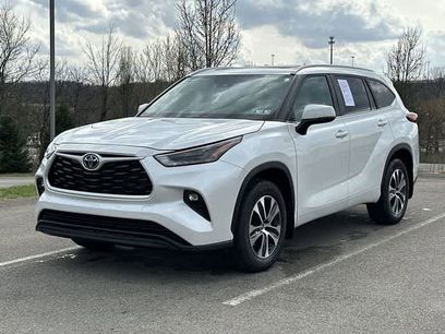 Used 2023 Toyota Highlander XLE