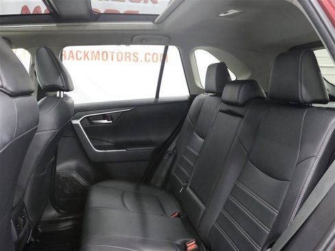 Used 2019 Toyota RAV4 Limited AWD/4WD image 16
