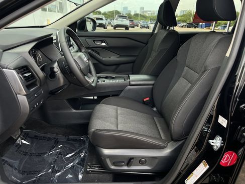 Certified 2025 Nissan Rogue SV FWD image 19