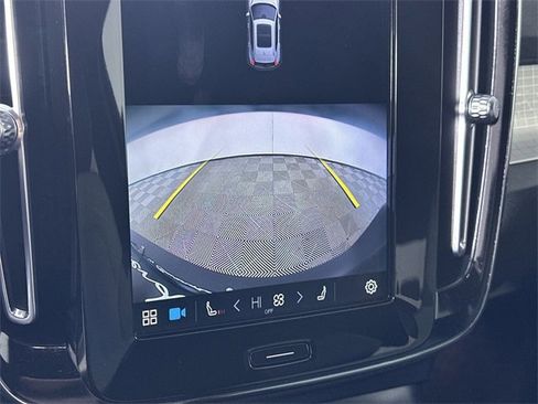 Used 2023 Volvo XC40 B5 Core image 15