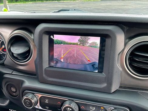 Used 2020 Jeep Gladiator Sport w/ Quick Order Package 23S AWD/4WD image 15
