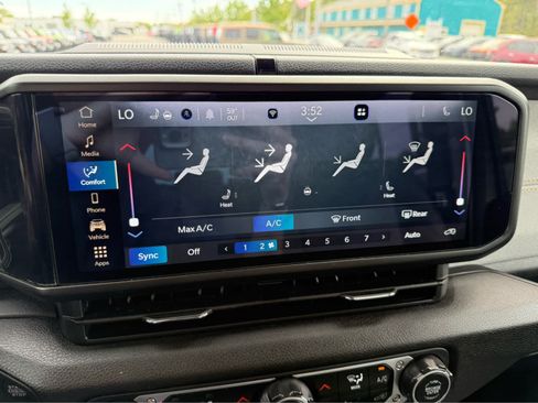 Used 2024 Jeep Wrangler Unlimited w/ Convenience Group AWD/4WD image 19
