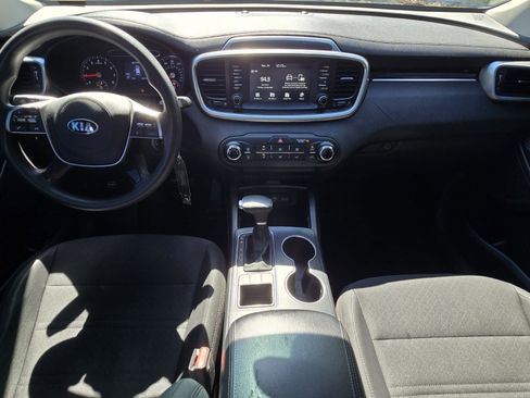 Used 2020 Kia Sorento LX image 36