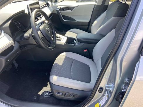 Used 2025 Toyota RAV4 XLE w/ Convenience Package FWD image 16