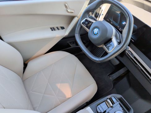 Certified 2024 BMW iX xDrive50 w/ Sport Package AWD/4WD image 35