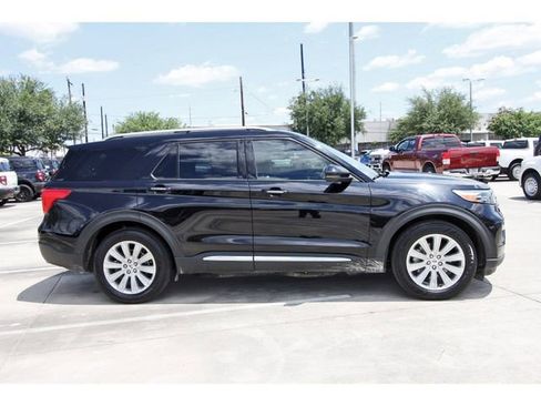 Used 2022 Ford Explorer Limited w/ Equipment Group 301A RWD image 5