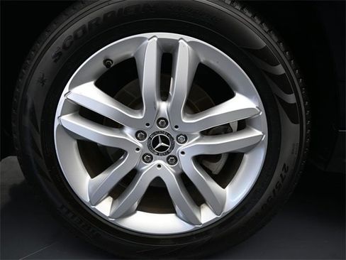 Used 2017 Mercedes-Benz GLS 450 4MATIC image 9