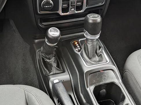 Used 2021 Jeep Wrangler Unlimited Sport AWD/4WD image 13